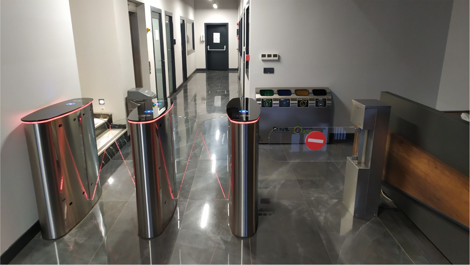 Quick access to the customer office and VIP turnstile